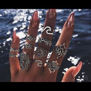 NWT - 11 pc vintage look layered ring set